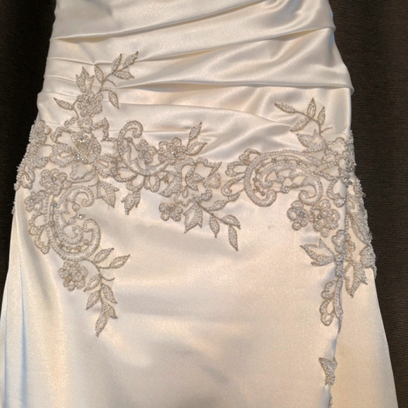 Satin Wedding Dress with Veil - Picture 2 of 5
